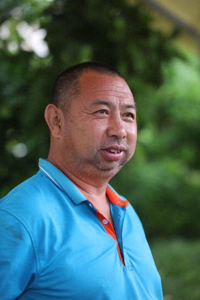 男子救人后车和看病钱被洪水冲走